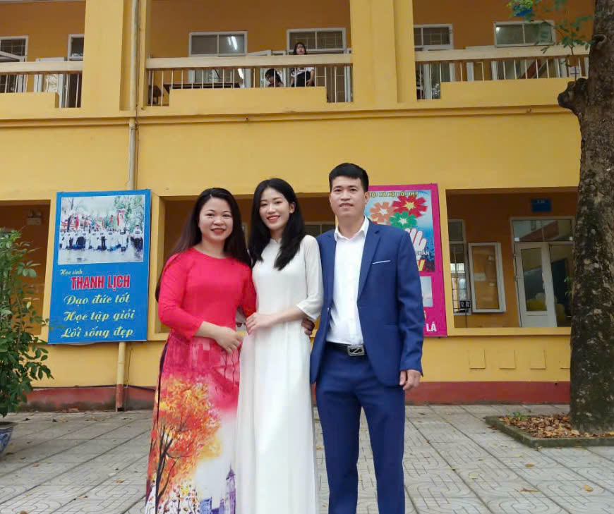 Gia đình anh Sơn, chị Loan và con gái